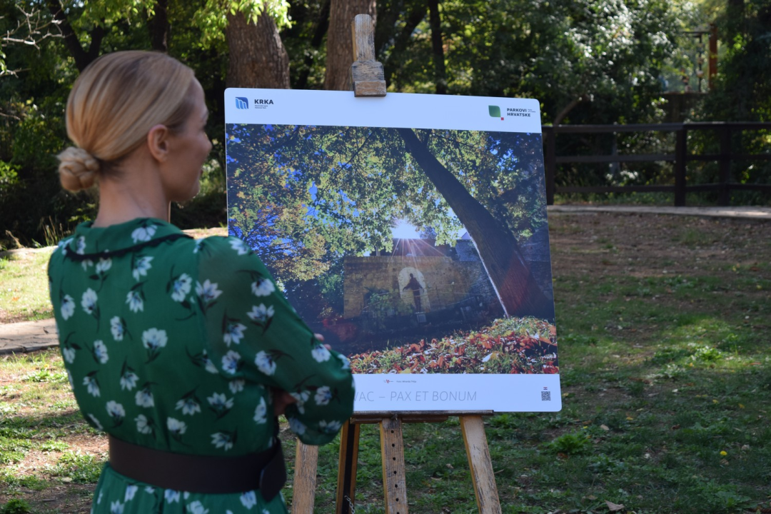 Na Skradinskom buku otvorena izložba fotografija članova Foto kluba Šibenik