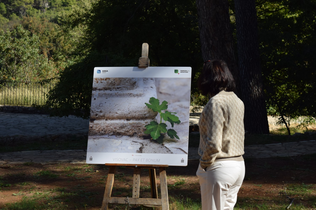 Na Skradinskom buku otvorena izložba fotografija članova Foto kluba Šibenik