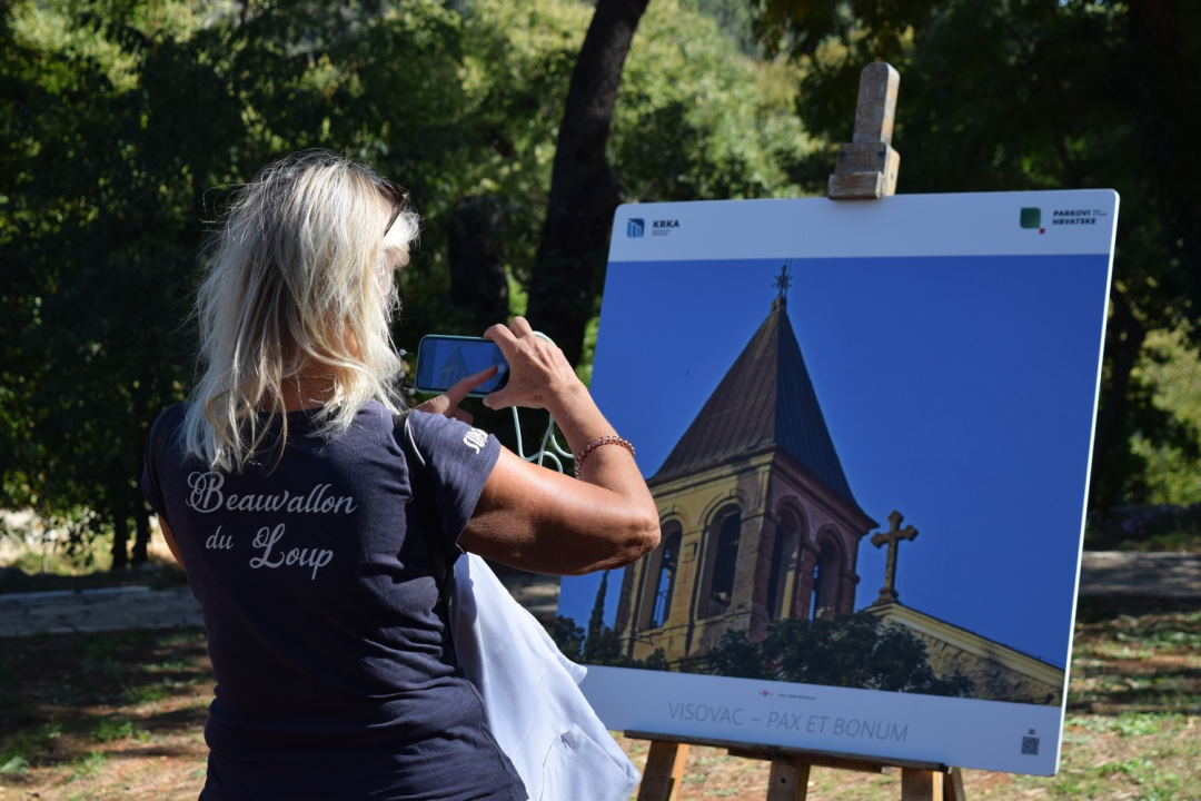 Na Skradinskom buku otvorena izložba fotografija članova Foto kluba Šibenik