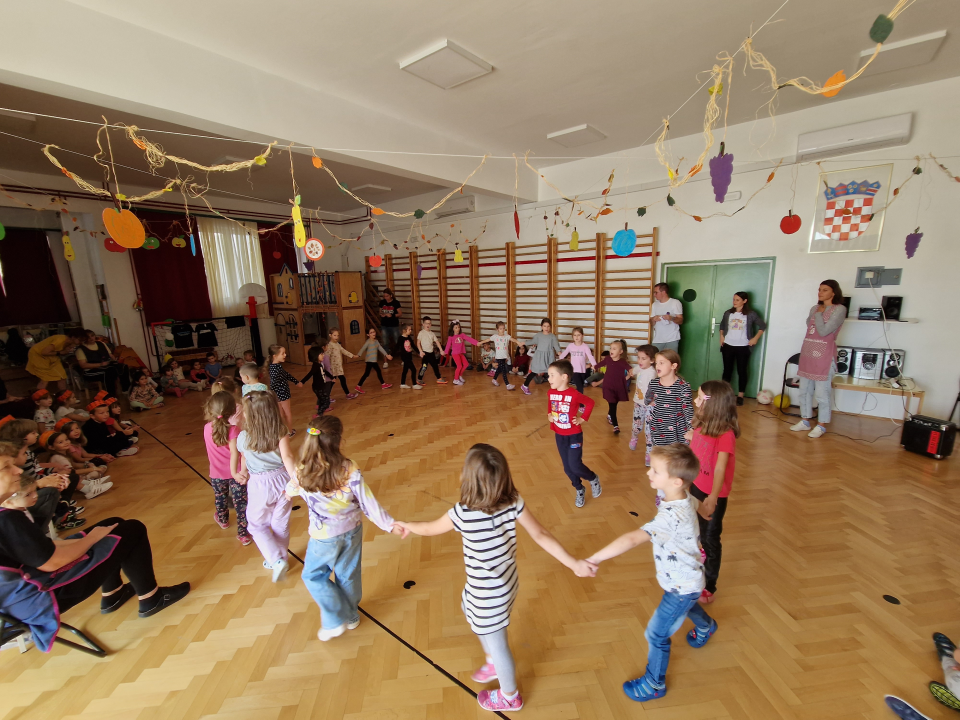 Najveseliji dan u DV 'Vidici': I mali i veliki pjevali su i plesali na zajedničkom okupljanju  