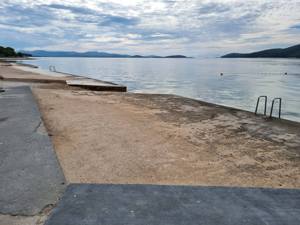 Sanacija plaže u Zablaću neće skoro: Grad raskinuo ugovor s izvođačem radova, traže novog 