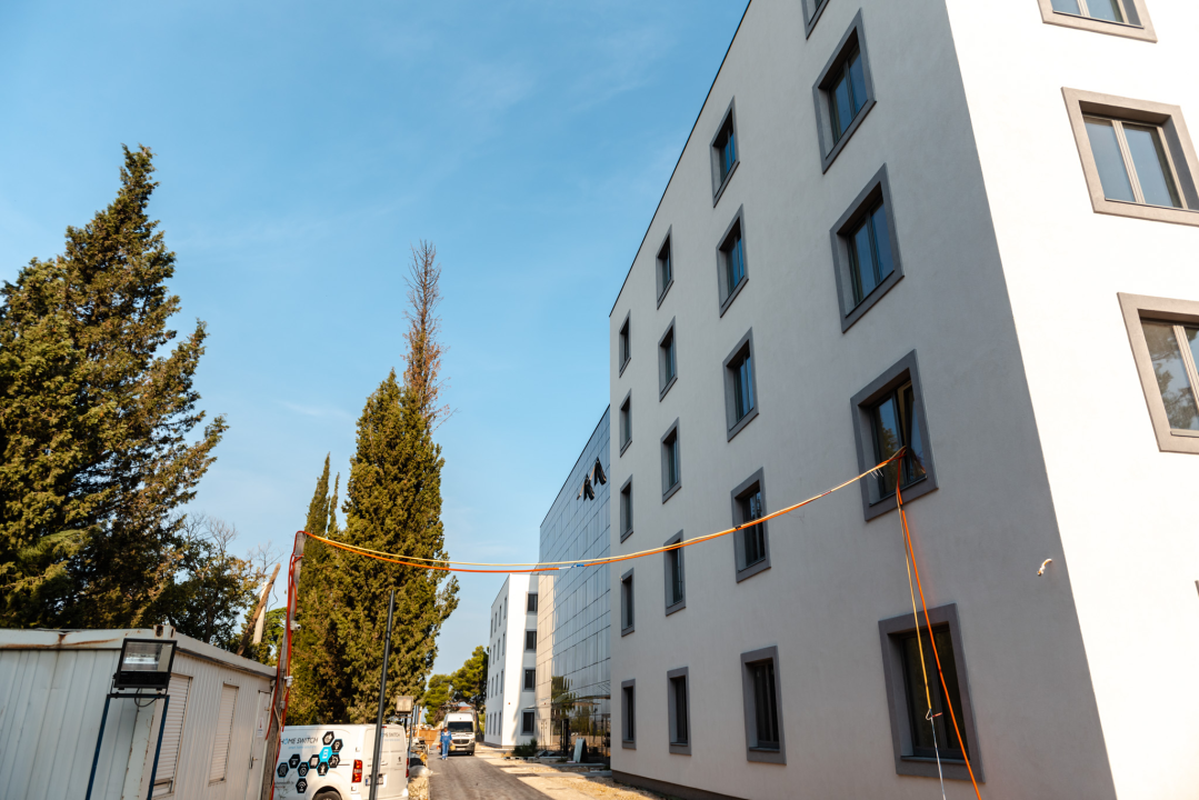 Obišli smo studentski dom Palacin iznutra: Sobe su prostrane, s prekrasnim pogledom na Vrnažu, Mandalinu i Šibenik