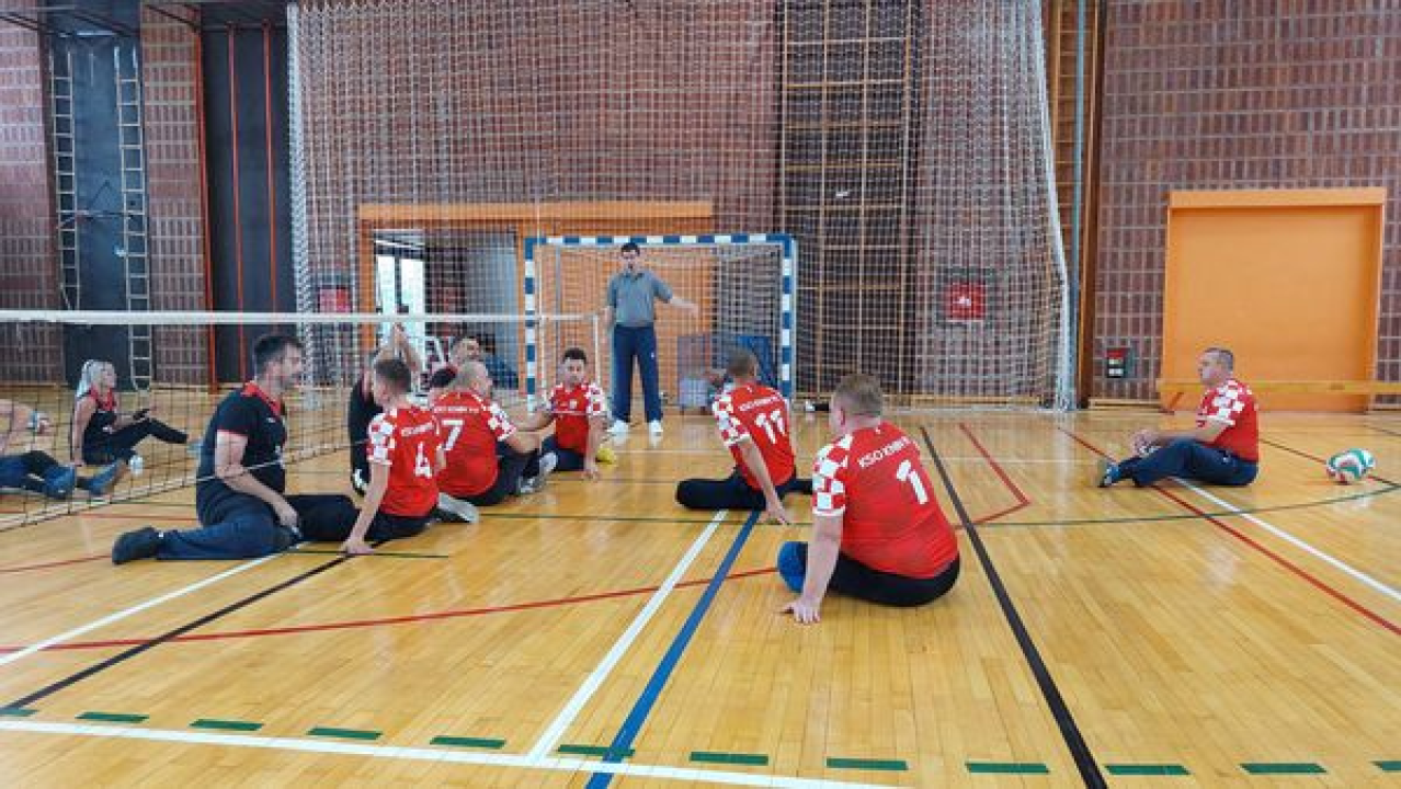 Klub sjedeće odbojke Knin 95 upisao 6 bodova u dvije utakmice u Zagrebu