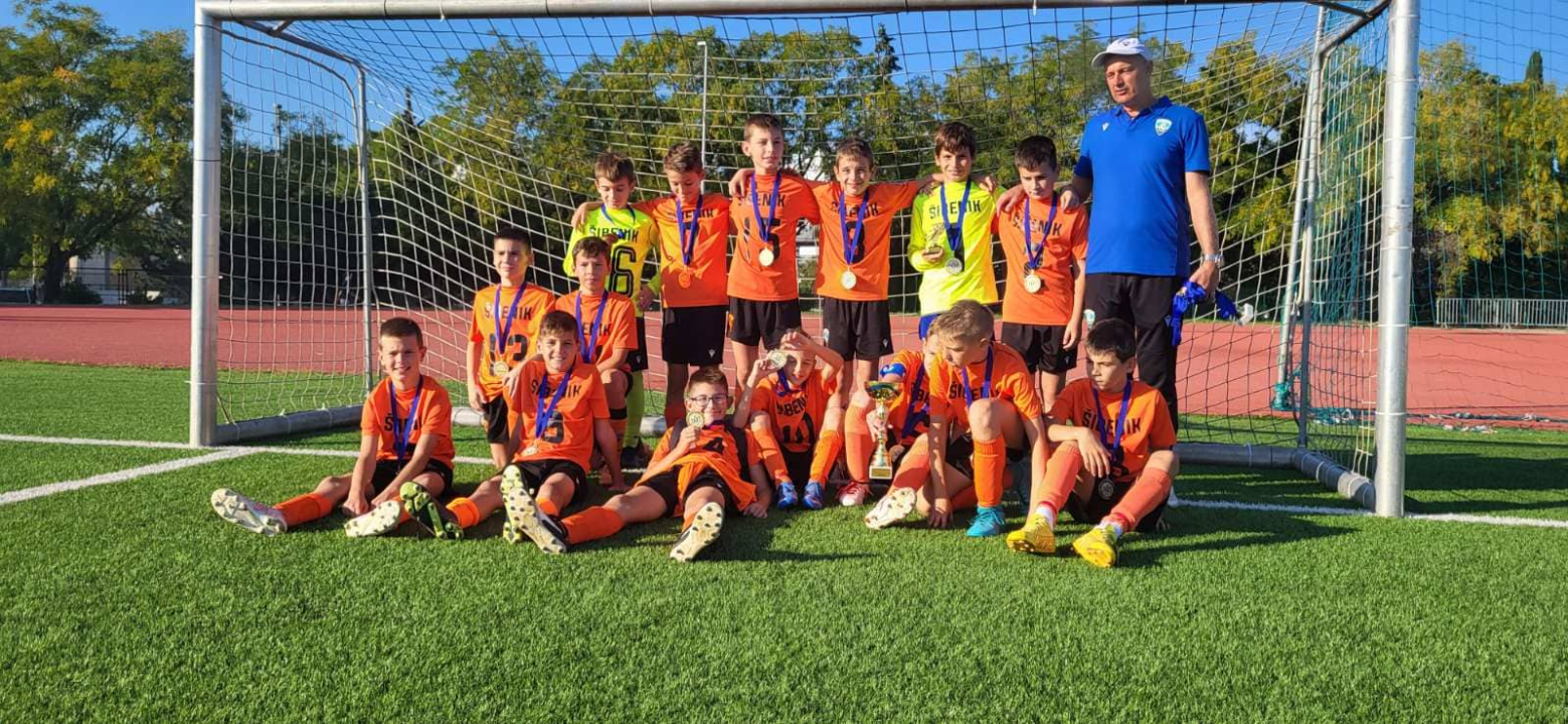 Mladi nogometaši Šibenika (godište 2012.) osvojili turnir u Zadru, u finalu rutinski protiv Hajduka