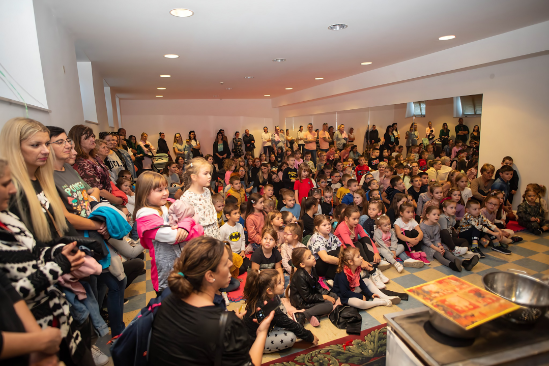 Dječja euforija u Kninu na maestralnoj Ježevoj kućici Marija Kovača