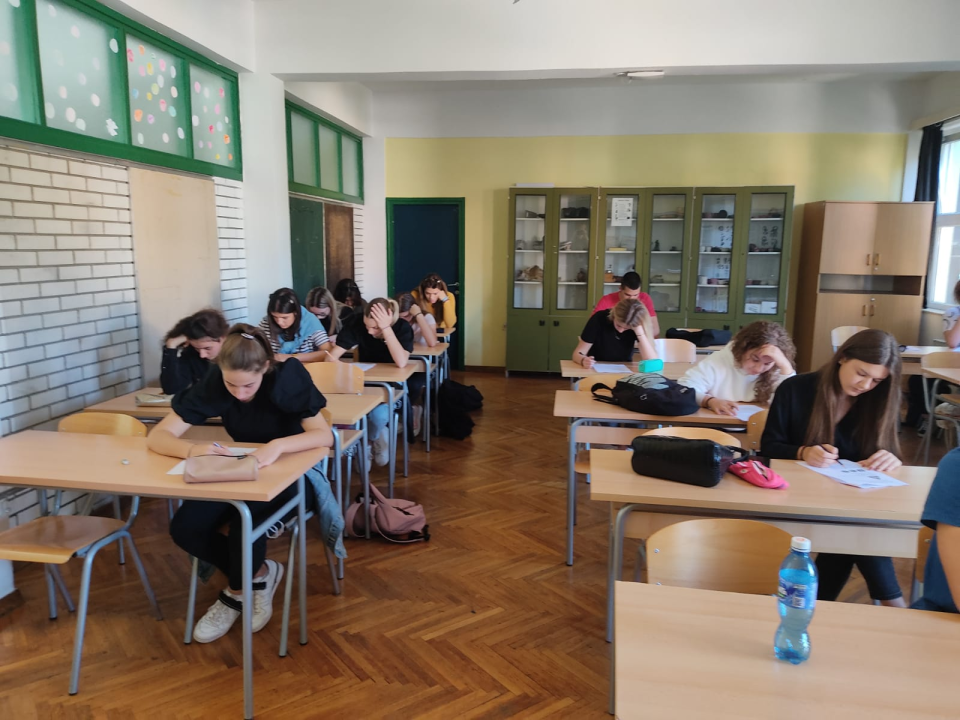 'Sigurnost u prometu' u Medicinskoj školi, učenici na romobilu odradili poligon