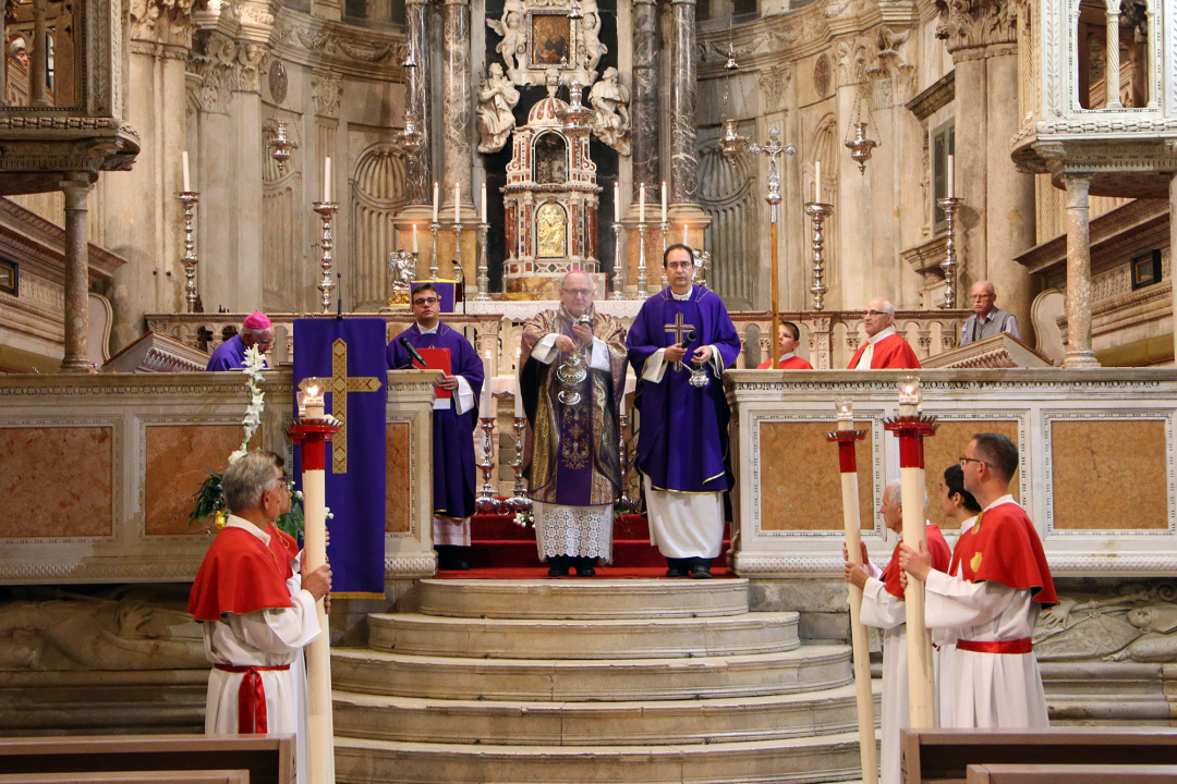 Rogić predvodio misu za sve preminule biskupe, svećenike, redovnice i redovnike