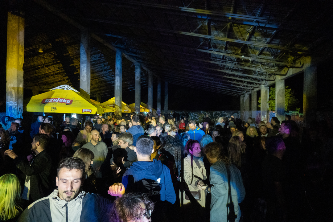 Pogledajte kako je sinoć bilo na Regiusu, večeras spektakl predvodi Jura Stublić