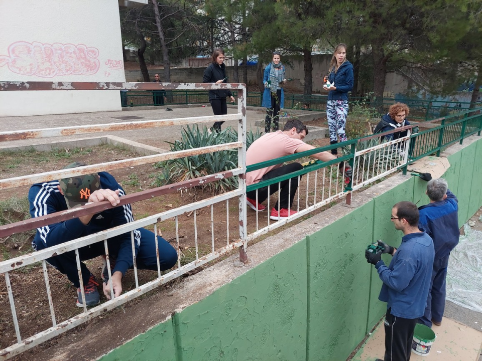 Akcija OŠ Petra Krešimira IV: Inicijativom Vijeća roditelja školski okoliš poprimio je novo ruho