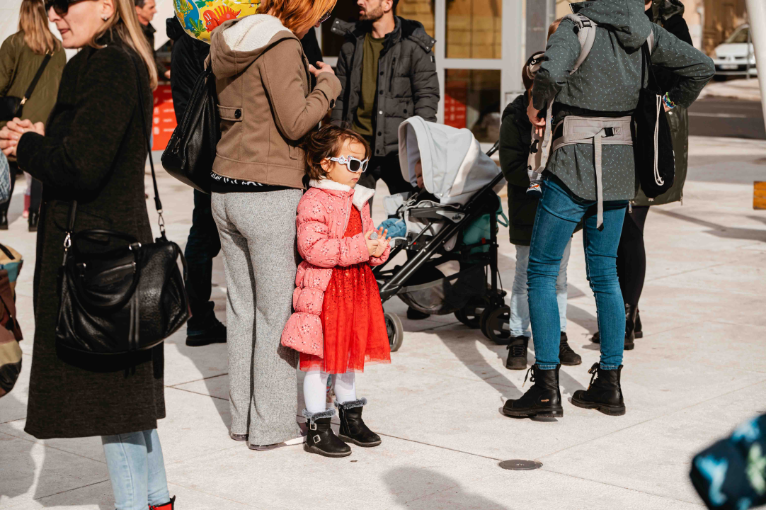 Može li gradska uprava/utvrda i dalje ignorirati šibenske roditelje? Djeca na ovim fotografijama ‘vrijede manje’