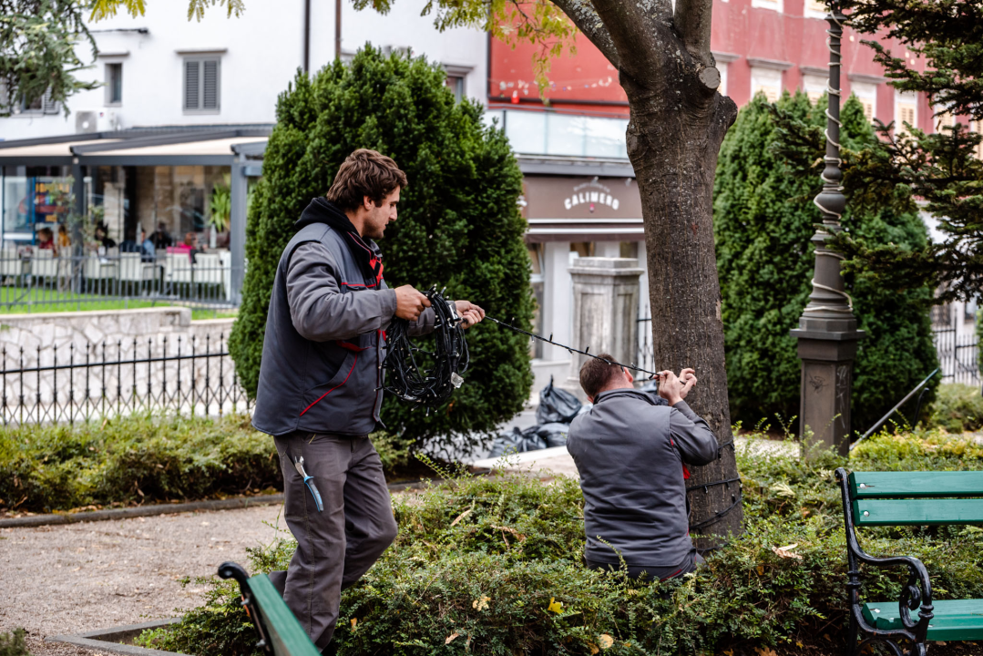 Brojimo sitno do najveselijih dana u godini: Počelo čišćenje i ukrašavanje Đardina  