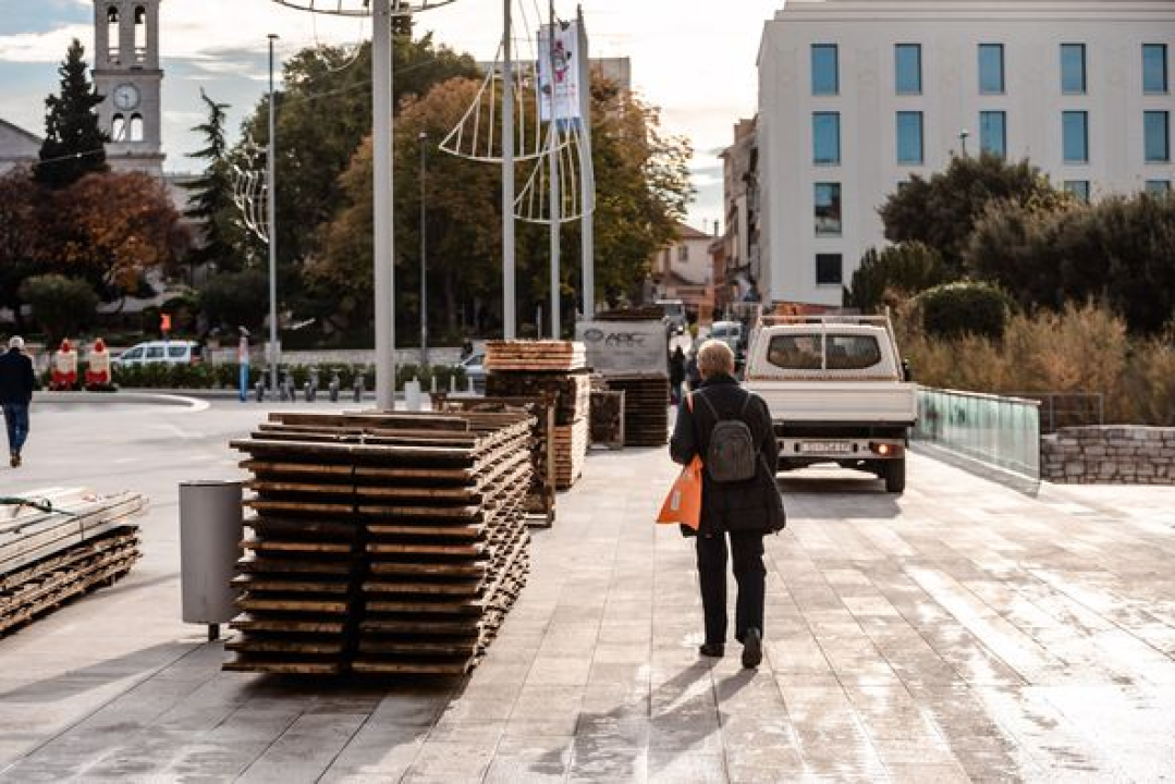 Pripreme za Adventuru: Postavlja se klizalište na Poljani