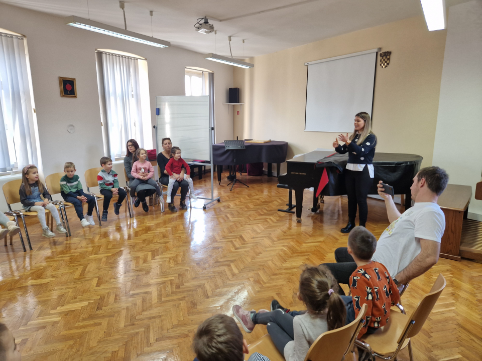 Mališani iz DV-a Maslina posjetili Glazbenu školu, samostan sv. Frane i Civitas Sacru