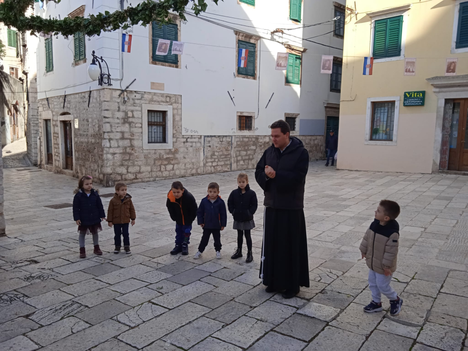 Mališani iz DV-a Maslina posjetili Glazbenu školu, samostan sv. Frane i Civitas Sacru