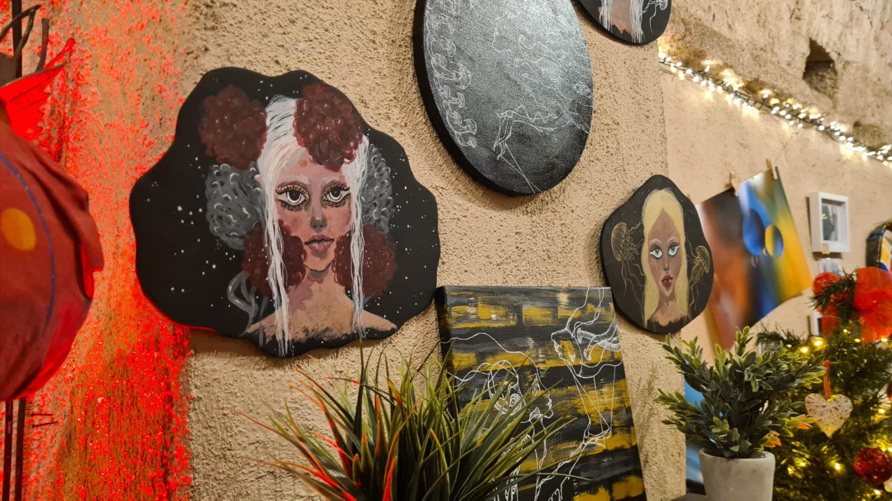 Prodajna izložba u čarobnom ambijentu: U Azimutu otvoren još jedan 'Božićni tinel' 