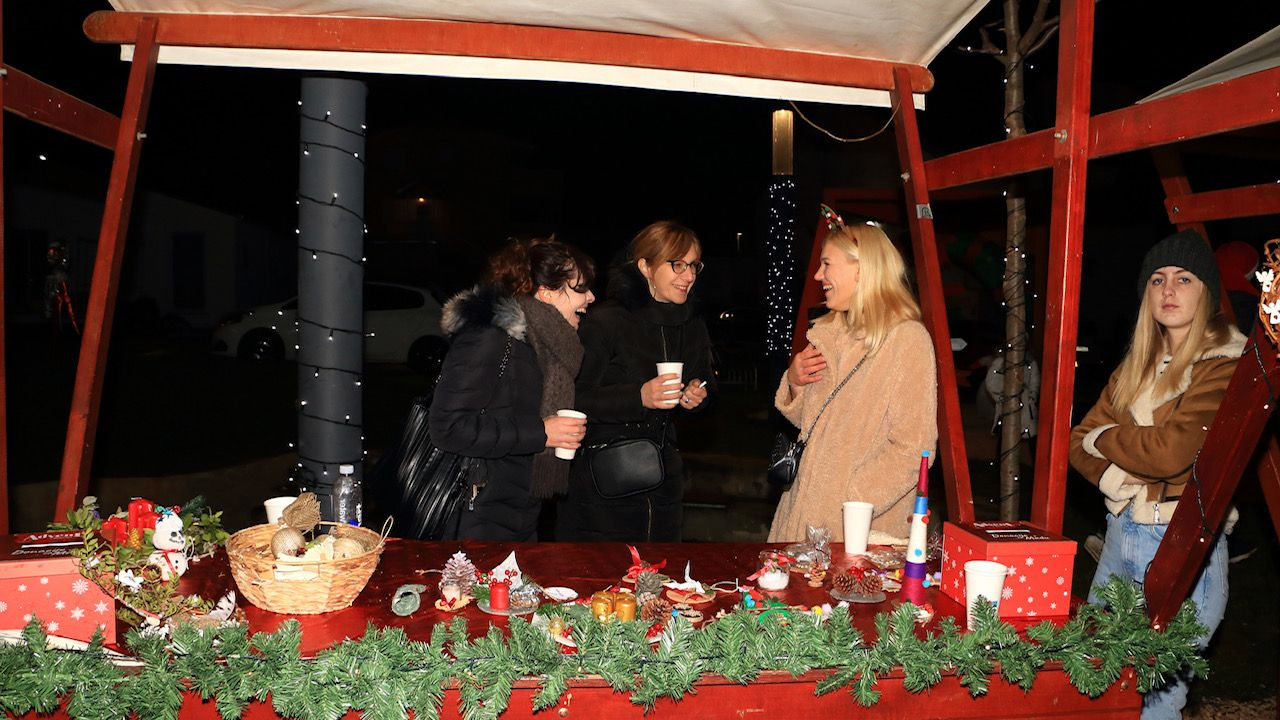 Humanitarni Adventski sajam u Jezerima