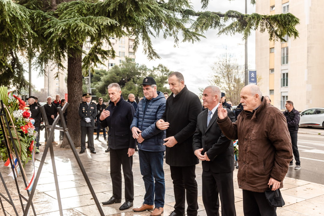 Polaganjem vijenaca i mimohodom 15. domobranska pukovnija obilježila 30 godina od osnutka
