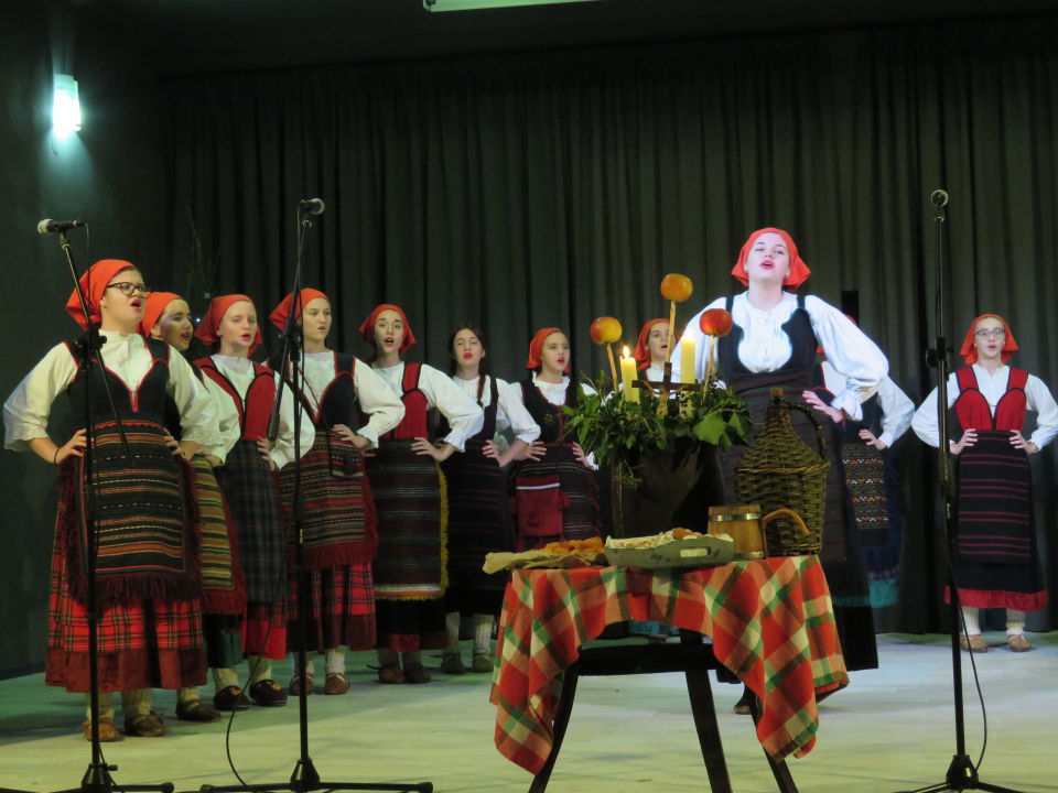 U Unešiću održan Božićno-novogodišnji program KUU Zvona Zagore