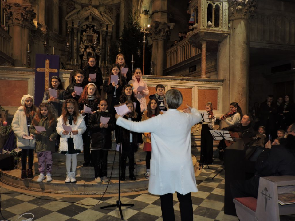 Betlehemsko svjetlo stiglo u šibensku katedralu