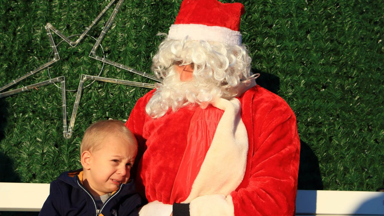 Djed Božićnjak darivao mališane u Dubravi kod Tisnog