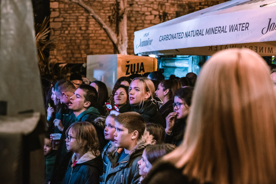 Matija Cvek oduševio šibensku publiku, provjerite koji vas još koncerti očekuju na Božićnom Šušuru!