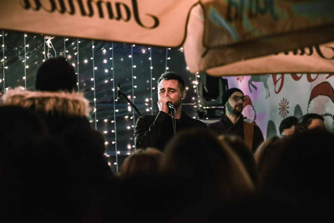 Matija Cvek oduševio šibensku publiku, provjerite koji vas još koncerti očekuju na Božićnom Šušuru!