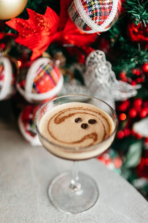 Osjetite duh blagdana u prekrasno uređenom cocktail baru Nautica! 