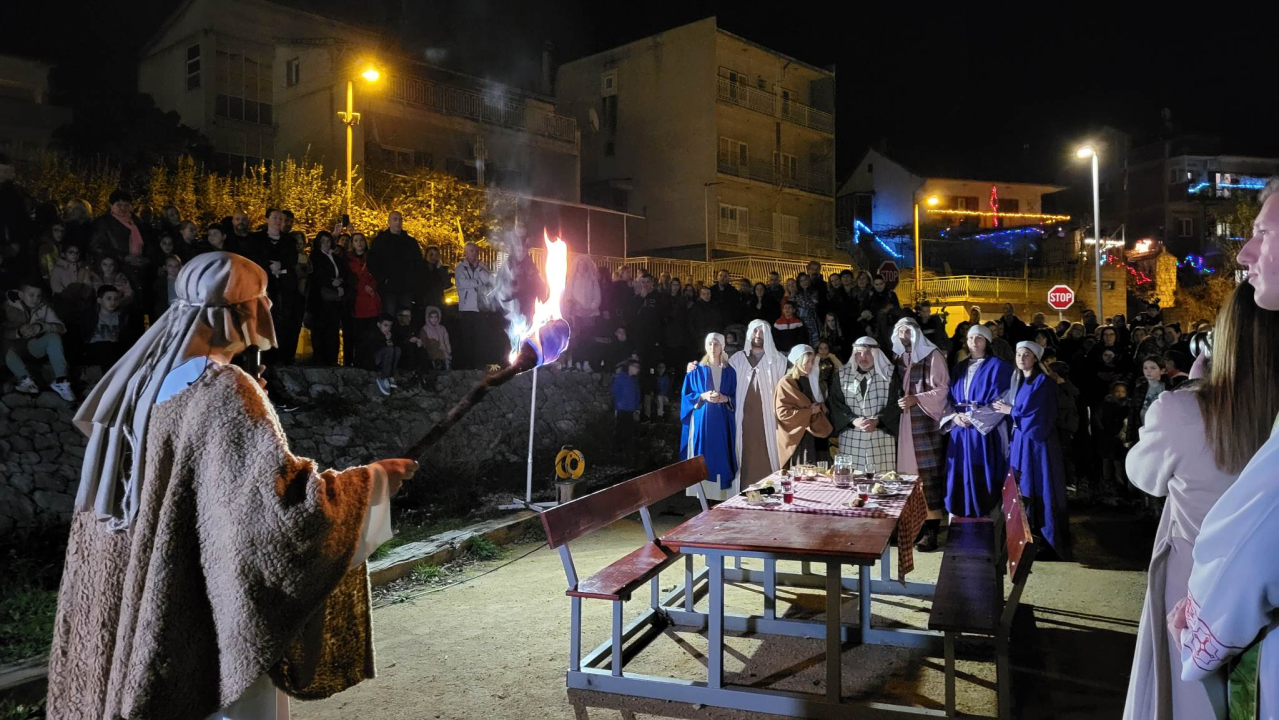 Župljani Vidika uprizorili žive jaslice i oduševili sugrađane