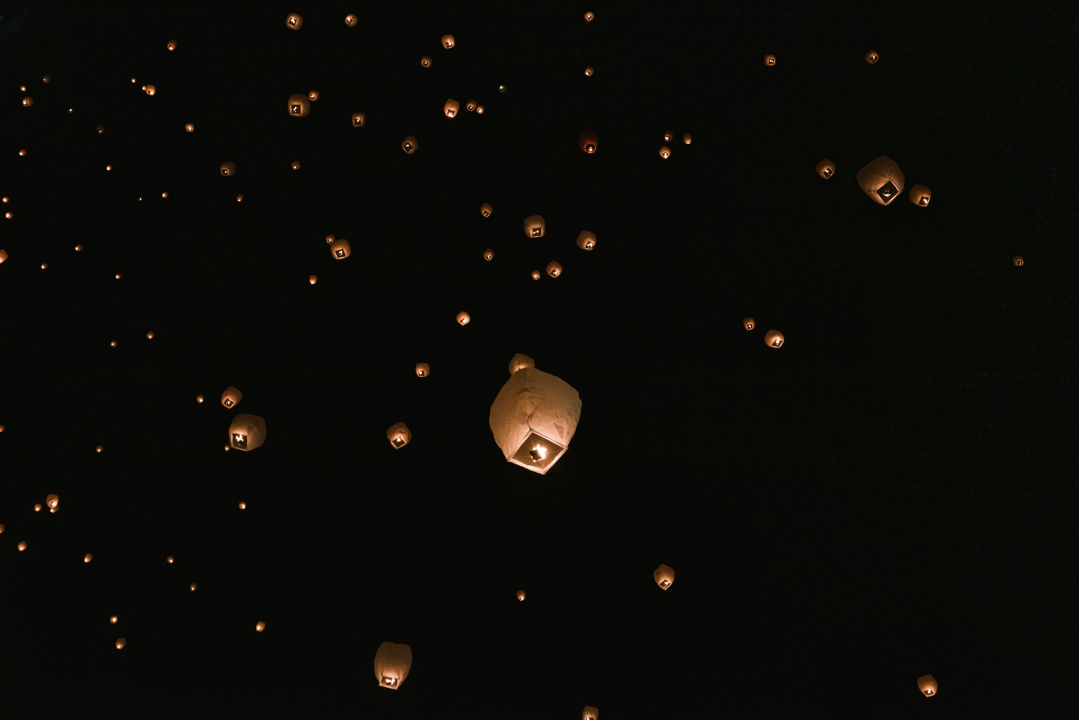 Na Poljani pušteni lampioni za obitelj iz Rasline: Prekrasni prizori u mirnoj novogodišnjoj noći