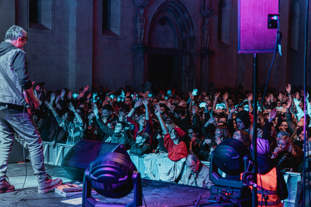 Kraljica rasplesala Šibenik: Róisín Murphy oduševila i one koji su je gledali samo na ekranu ispred Azimuta