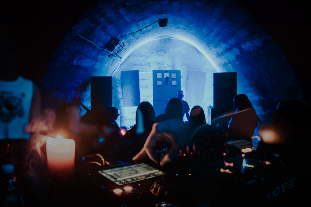 Rasplesana novogodišnja zabava u Tunelu uz milanski duo Modular Project