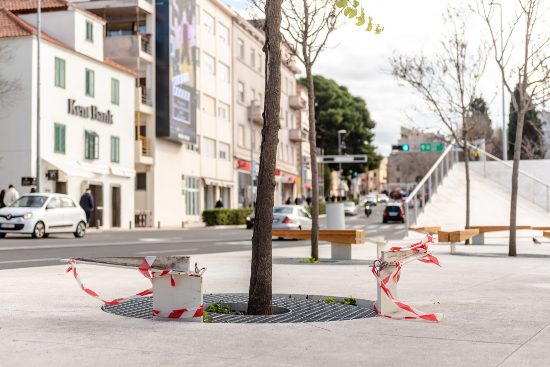 Misterij razotkriven: Sve klupe na Poljani bit će opet tamo idući tjedan  