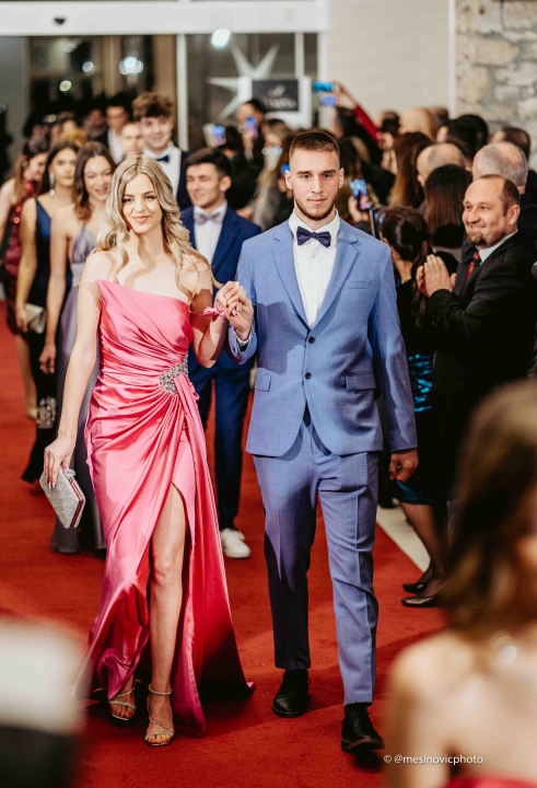 Učenici Ekonomske škole zablistali na maturalnom plesu u Vodicama (1)