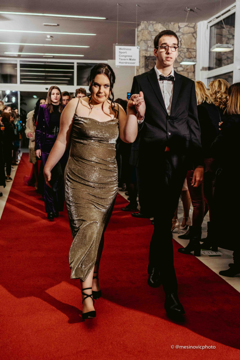 Učenici Ekonomske škole zablistali na maturalnom plesu u Vodicama (1)