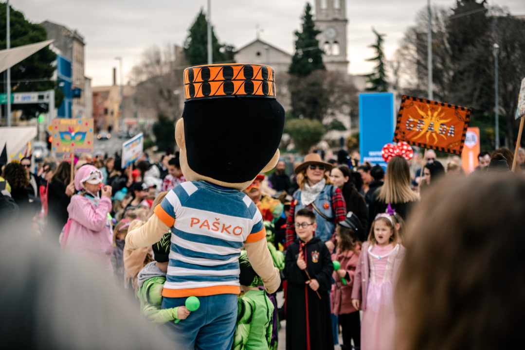 Maškare na Poljani: Đir preko grada pa svi na krafne!