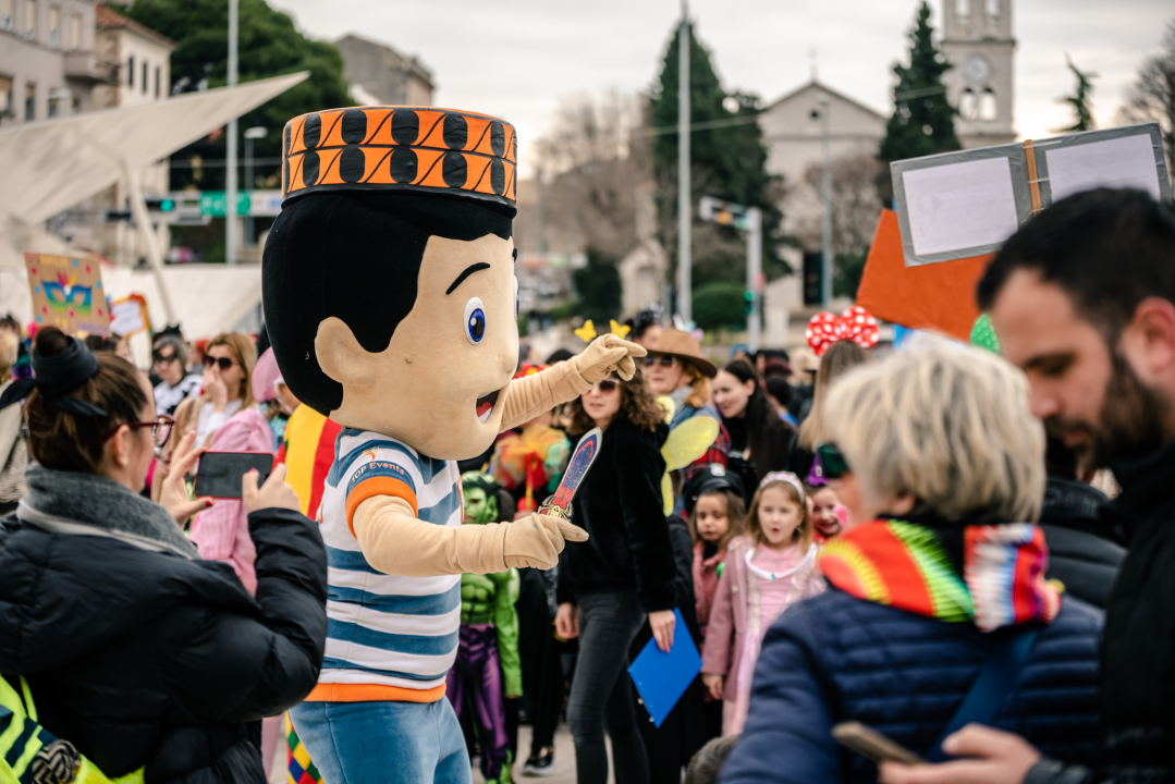Maškare na Poljani: Đir preko grada pa svi na krafne!