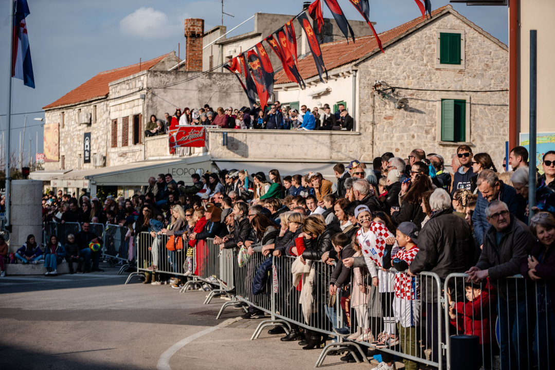 Murterini molili za predbračnu čistoću, u kokošinjcu izbila pobuna, a Let 3 napravio spektakl