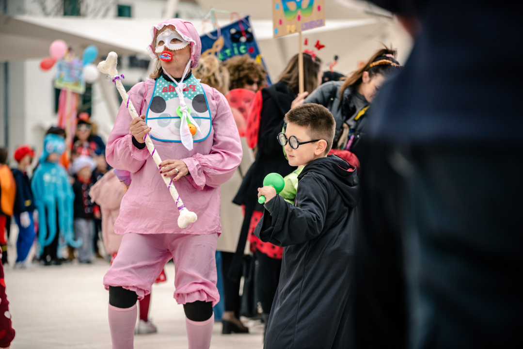 Maškare na Poljani: Đir preko grada pa svi na krafne!