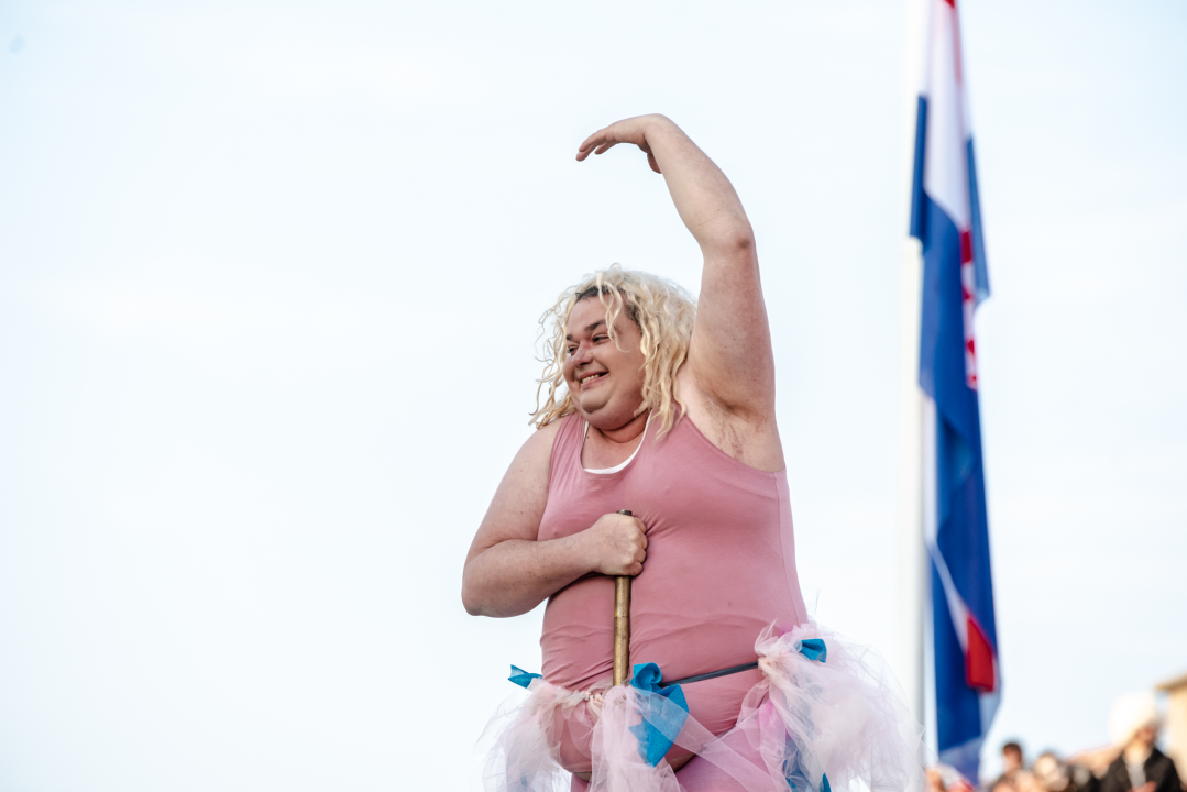 Murterini molili za predbračnu čistoću, u kokošinjcu izbila pobuna, a Let 3 napravio spektakl