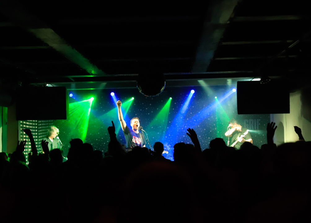 Euforična nostalgija u Šibeniku: Azimutom odjekivali hitovi EKV-a