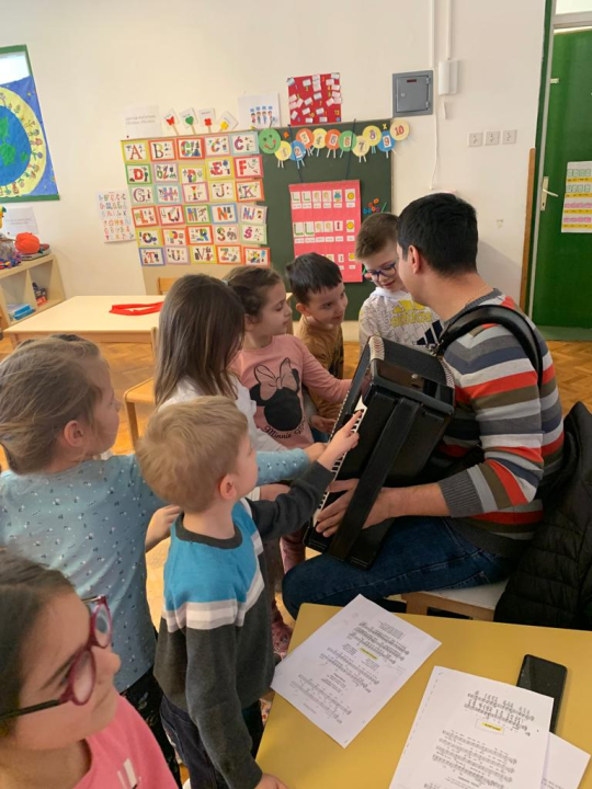 Tate iz dječjeg vrtića 'Šibenska maslina' cijeli tjedan djeci predstavljali svoje poslove 