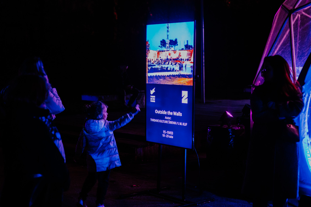 Šibenski vizualni spektakl za zatvaranje Festivala svjetla: Nevjerojatan spoj glazbe, svjetla i pokreta na Tuškancu