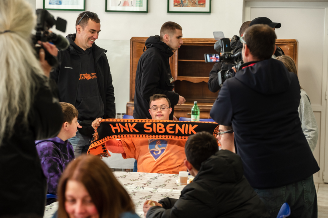 Humanitarna akcija u povodu 40. rođendana: Šibenski funcuti školi na Šubićevcu donirali 3176 eura 