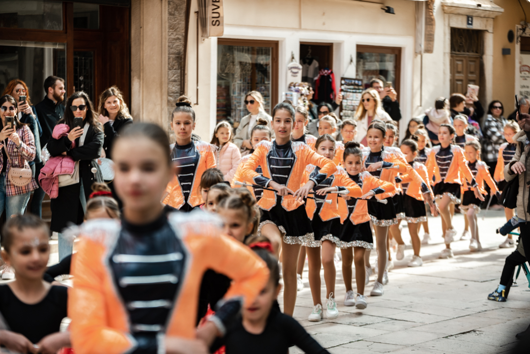 Tradicionalni šibenski Uskrsni doručak uz mega fritaju, domaća jela i slastice 