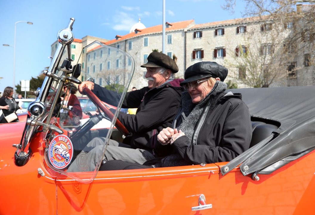 Riva puna oldtimera oduševila Šibenčane
