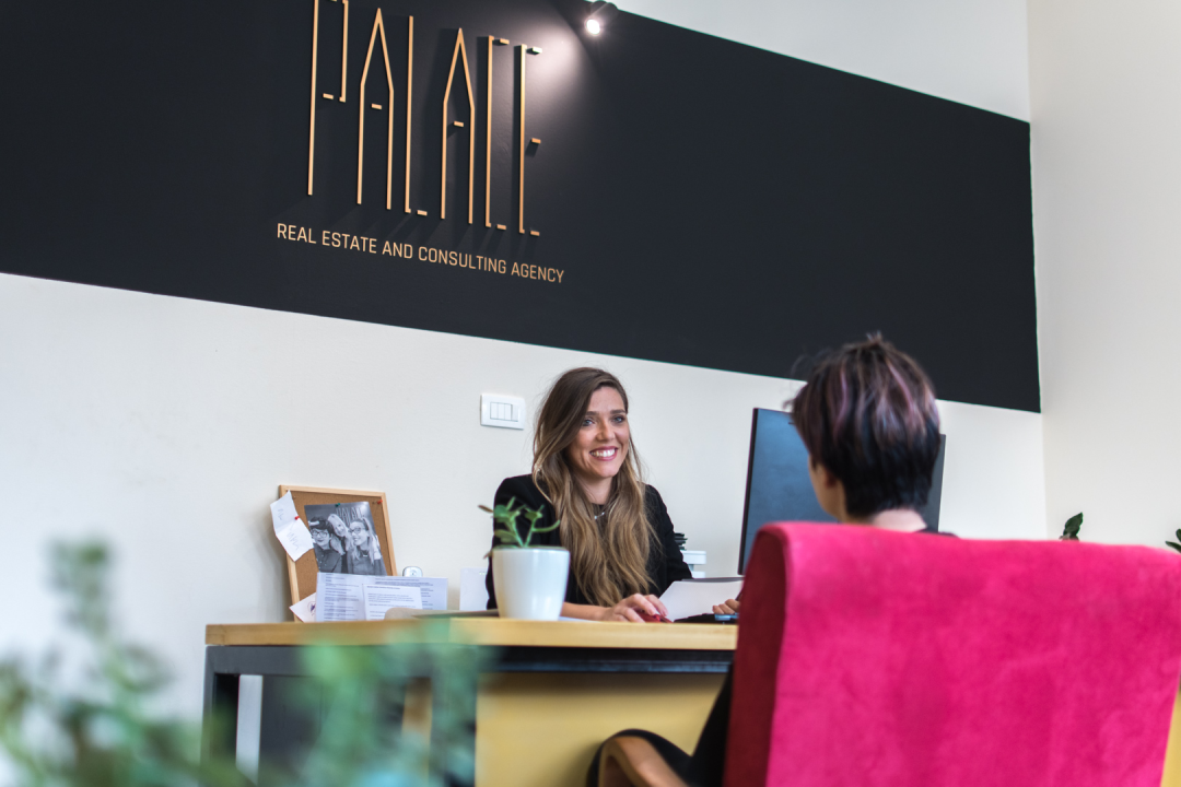 Prodaje se prostrani stan na jedinstvenoj lokaciji u centru Šibenika!