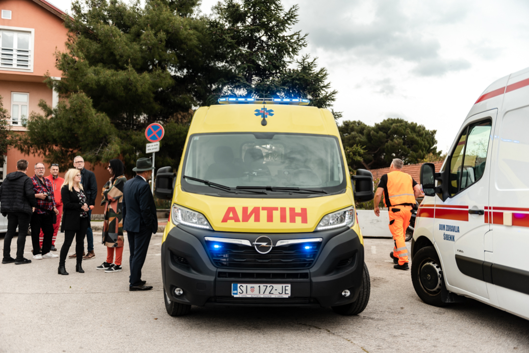 Župan Jelić predao sanitetsko vozilo Zavodu za hitnu medicinu: ‘Sigurnost vozača i pacijenata nam je na prvom mjestu'