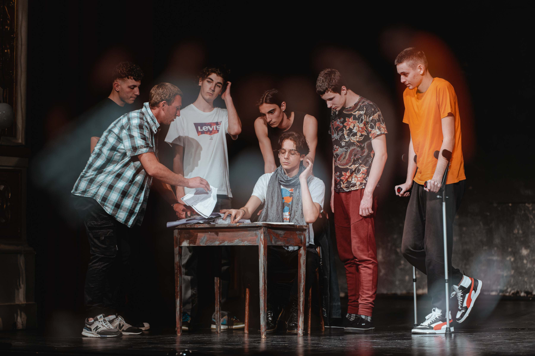 Premijera šibenske 'dice': Diletanti se u 'Kaubojima' natječu za Warholovih petnaest minuta slave 