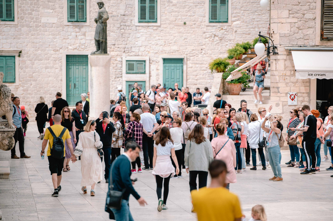 Produženi vikend napunio grad: Na štekatima su domaći, na ulicama turisti!