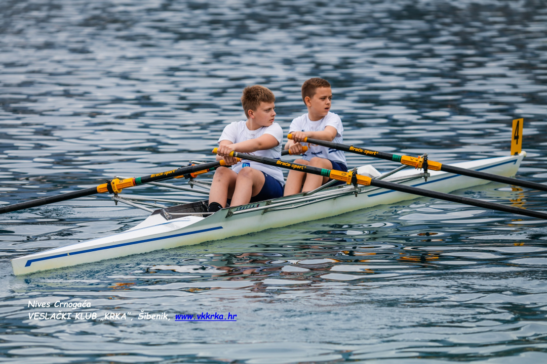 Veslači Krke u Makarskoj na Kupu Dalmacije osvojili 14 medalja